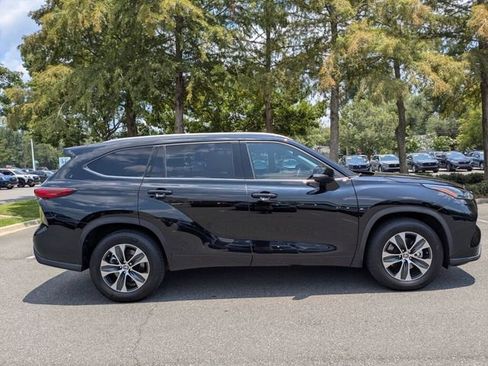 Used 2022 Toyota Highlander XLE FWD image 7