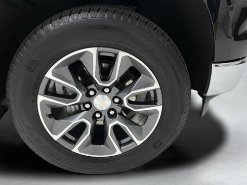 Used 2024 Chevrolet Silverado 1500 LT AWD/4WD image 9