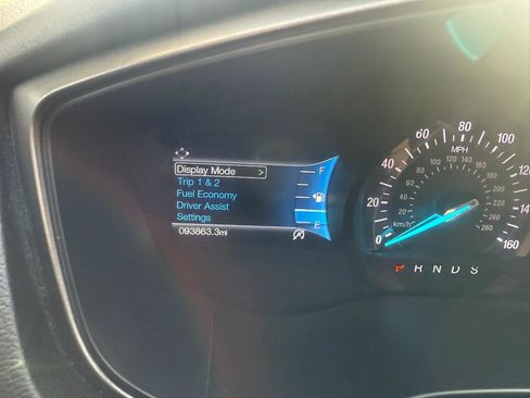 Used 2018 Ford Fusion SE w/ Fusion SE Technology Package image 12