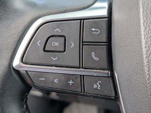 Used 2020 Toyota Highlander XLE FWD image 21