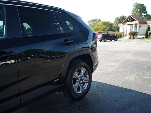 Used 2025 Toyota RAV4 XLE AWD/4WD image 22