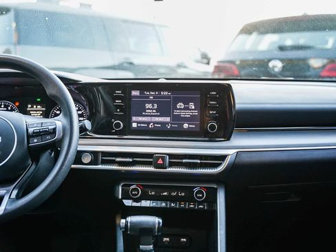 Used 2022 Kia K5 LXS image 9