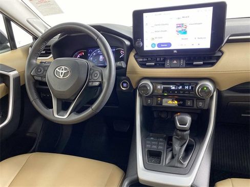 Used 2023 Toyota RAV4 XLE Premium image 14