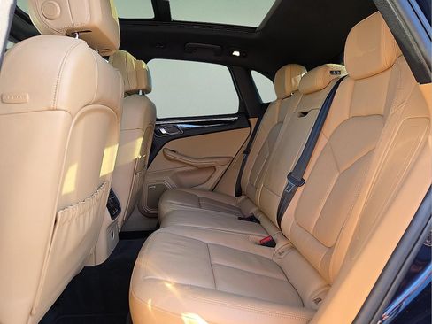 Used 2018 Porsche Macan AWD/4WD image 10