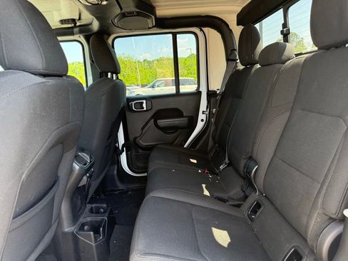 Used 2023 Jeep Gladiator Sport AWD/4WD image 19