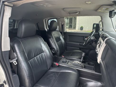 Used 2012 Toyota FJ Cruiser 2WD w/ Convenience Pkg image 27