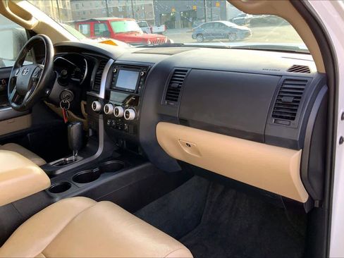 Used 2018 Toyota Sequoia SR5 w/ Premium Package image 18