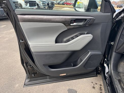 New 2026 Toyota Highlander Platinum AWD/4WD image 23