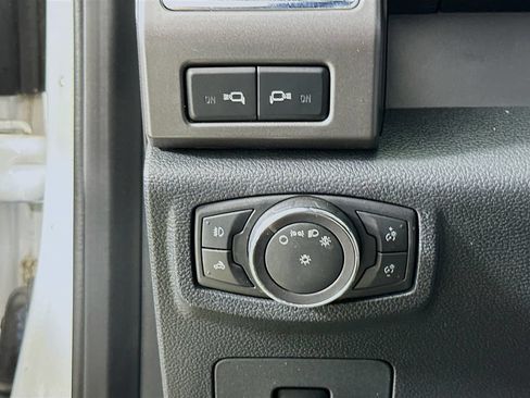Used 2016 Ford F150 XLT w/ Equipment Group 302A Luxury AWD/4WD image 12