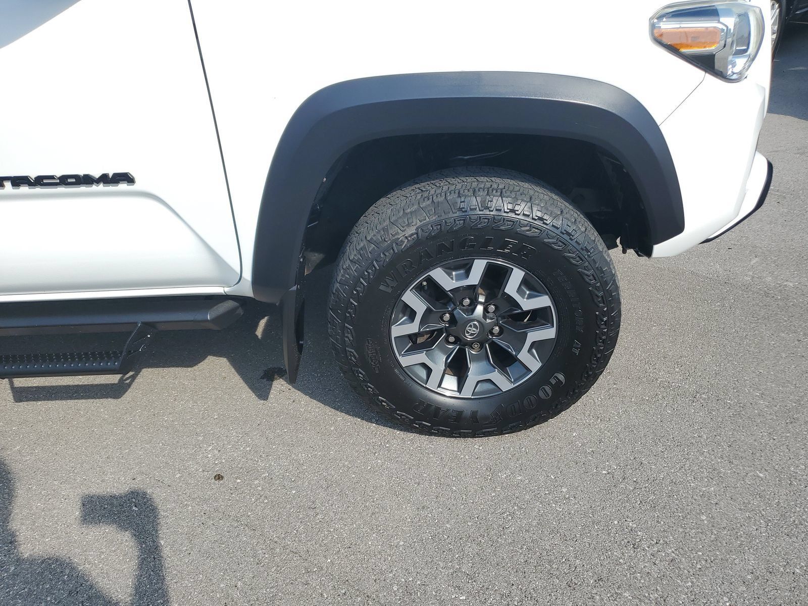 Used 2019 Toyota Tacoma TRD Off-Road AWD/4WD image 5