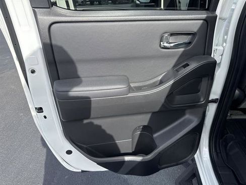 Used 2022 Nissan Frontier SV image 17