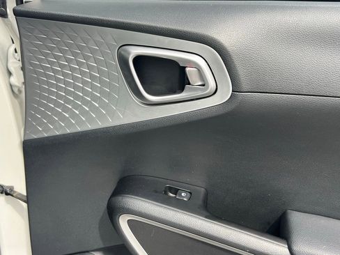 Used 2024 Kia Soul LX w/ Option Group 015 FWD image 17