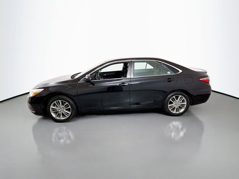 Used 2016 Toyota Camry SE image 4