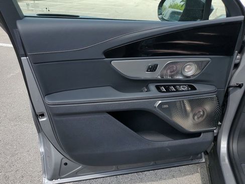 New 2025 Lincoln Nautilus Reserve image 19