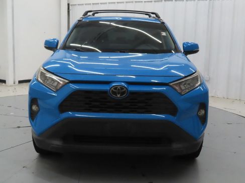 Used 2019 Toyota RAV4 XLE w/ Convenience Package FWD image 8