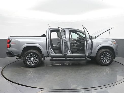 Used 2025 Chevrolet Colorado Z71 w/ Technology Package AWD/4WD image 55
