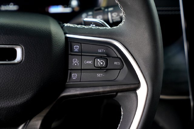 Used 2023 Jeep Grand Cherokee L Limited w/ Luxury Tech Group II RWD image 13