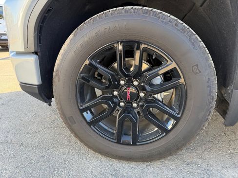Used 2026 GMC Sierra 1500 Elevation w/ Elevation Premium Package AWD/4WD image 9