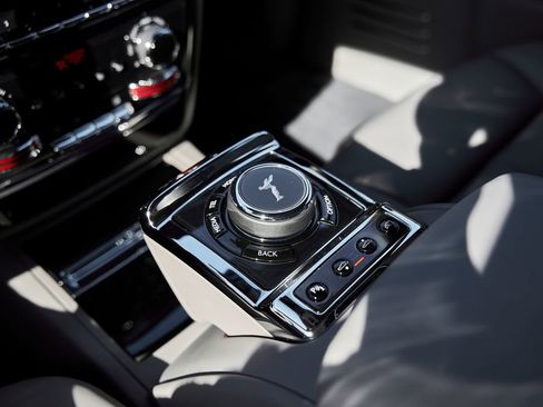 Used 2025 Rolls-Royce Phantom Sedan RWD image 75