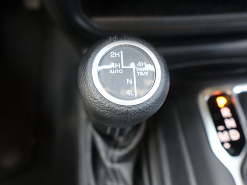 Used 2025 Jeep Wrangler Unlimited Sahara AWD/4WD image 24