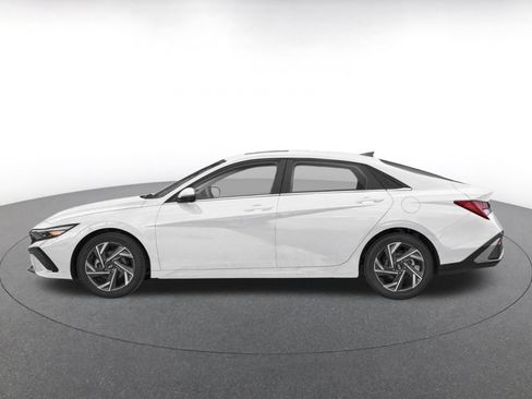 Used 2025 Hyundai Elantra Limited FWD image 7