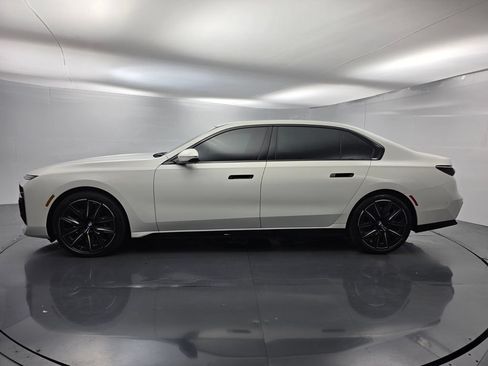 Used 2023 BMW 740i w/ Parking Assistance Package RWD image 7