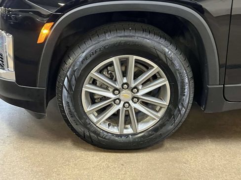 Used 2023 Chevrolet Traverse LT FWD image 8