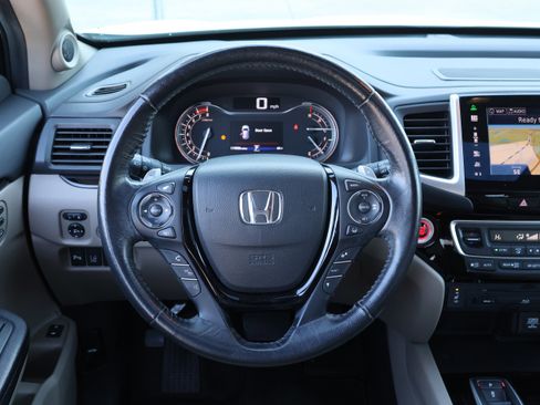 Used 2017 Honda Pilot Touring image 19