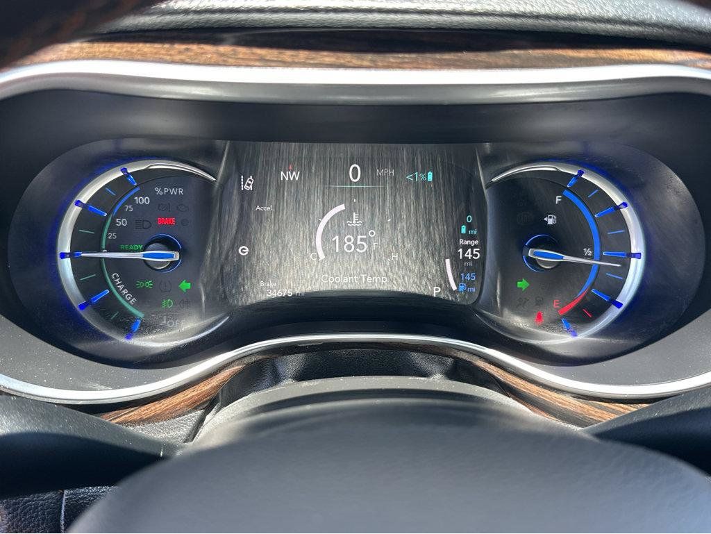 Used 2023 Chrysler Pacifica Pinnacle FWD image 21