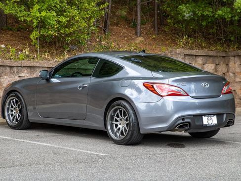 Used 2016 Hyundai Genesis 3.8 RWD image 8