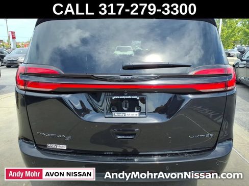 Used 2026 Chrysler Pacifica Limited w/ S Appearance Package FWD image 10