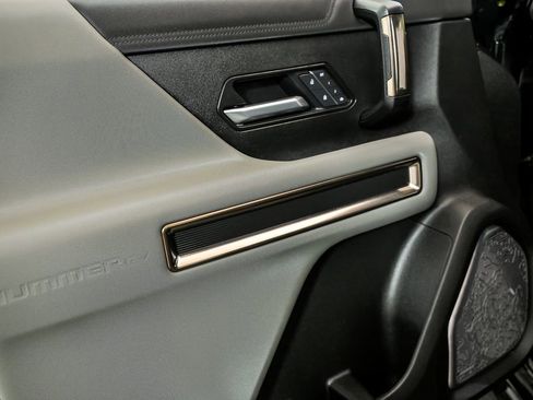 Used 2025 GMC Hummer EV 3X image 8