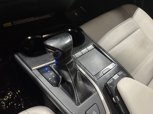 Used 2021 Lexus UX 200 w/ Accessory Package (Z1) FWD image 20