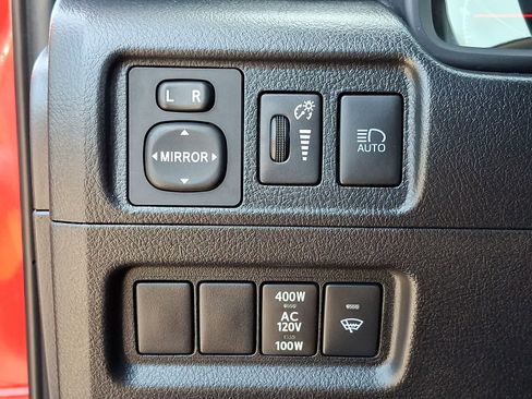 Used 2024 Toyota 4Runner SR5 AWD/4WD image 31