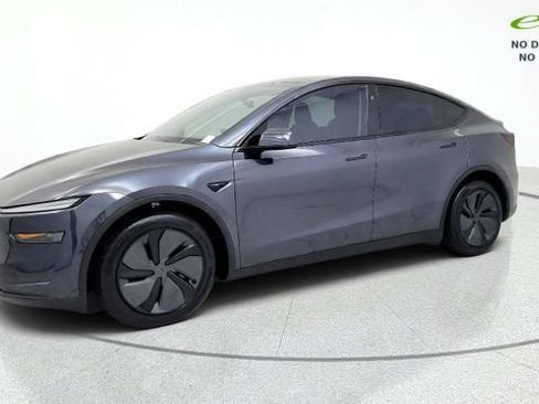 Used 2026 Tesla Model Y AWD image 4