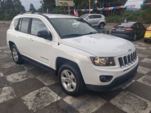 Used 2015 Jeep Compass Sport w/ Power Value Group FWD image 4