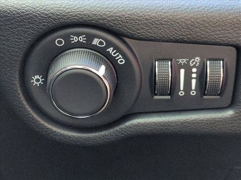 Used 2026 Chrysler Voyager LX FWD image 17