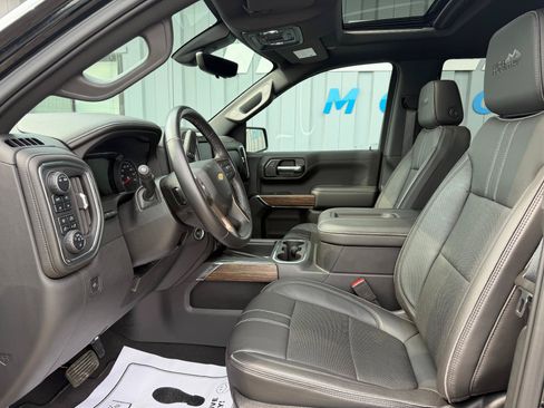 Used 2022 Chevrolet Silverado 1500 High Country w/ Technology Package AWD/4WD image 11