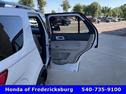Used 2015 Ford Explorer XLT w/ Equipment Group 202A FWD image 18