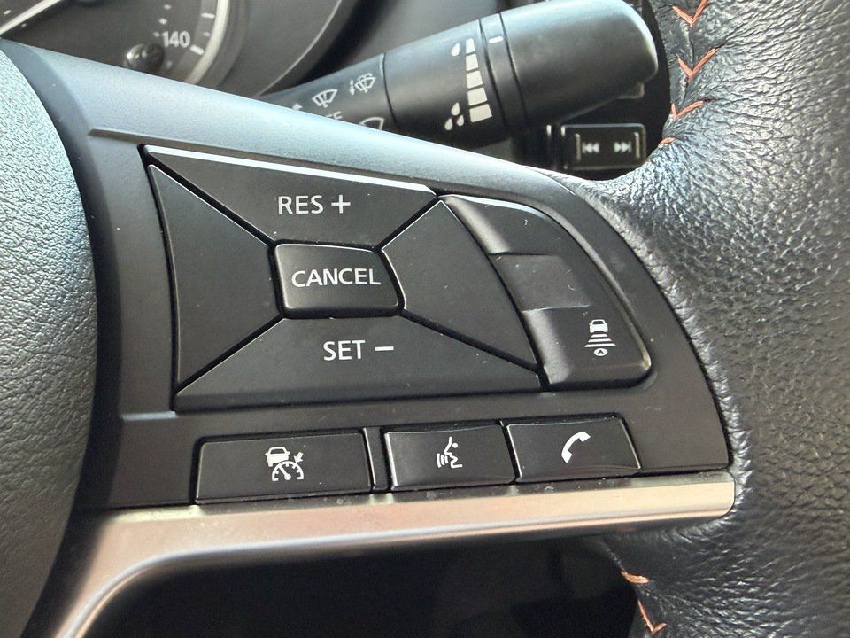 Used 2025 Nissan Versa SR FWD image 14
