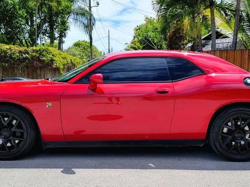 Used 2016 Dodge Challenger R/T Scat Pack RWD image 9