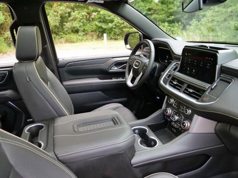 Used 2024 GMC Yukon XL SLT w/ SLT Luxury Package image 52