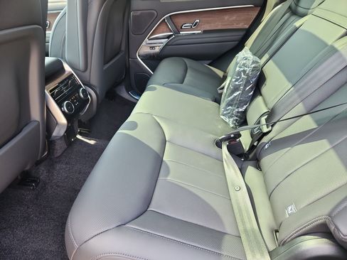 New 2025 Land Rover Range Rover SE image 5