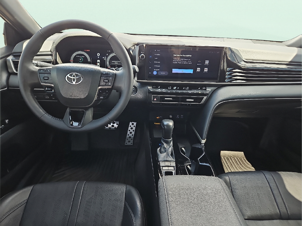 Used 2025 Toyota Camry XSE FWD image 11