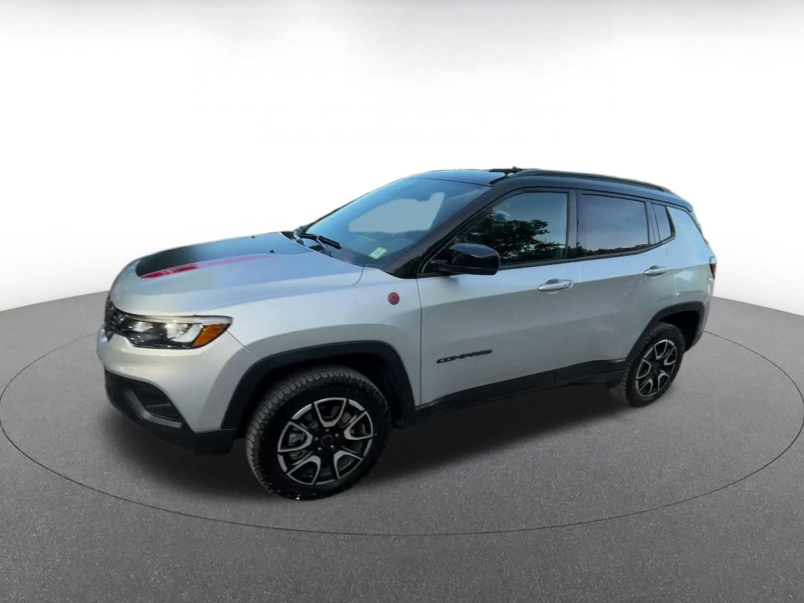 Used 2025 Jeep Compass Trailhawk AWD/4WD image 6