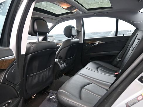 Used 2009 Mercedes-Benz E 350 4MATIC Sedan image 21