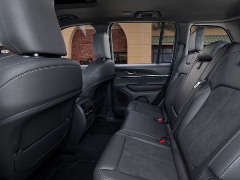 New 2026 Jeep Grand Cherokee Laredo image 24