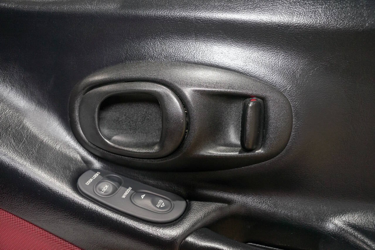 Used 1998 Chevrolet Corvette Coupe w/ Memory Pkg RWD image 40