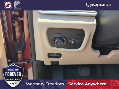 Used 2025 Jeep Grand Cherokee Limited w/ Trailer Tow Package AWD/4WD image 19
