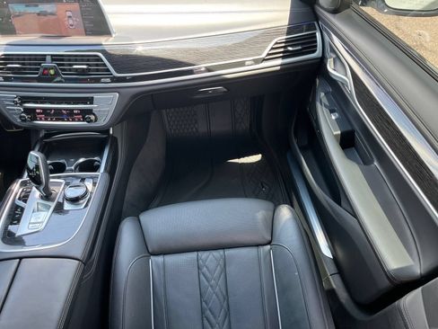Used 2021 BMW 750i xDrive w/ Executive Package AWD/4WD image 15